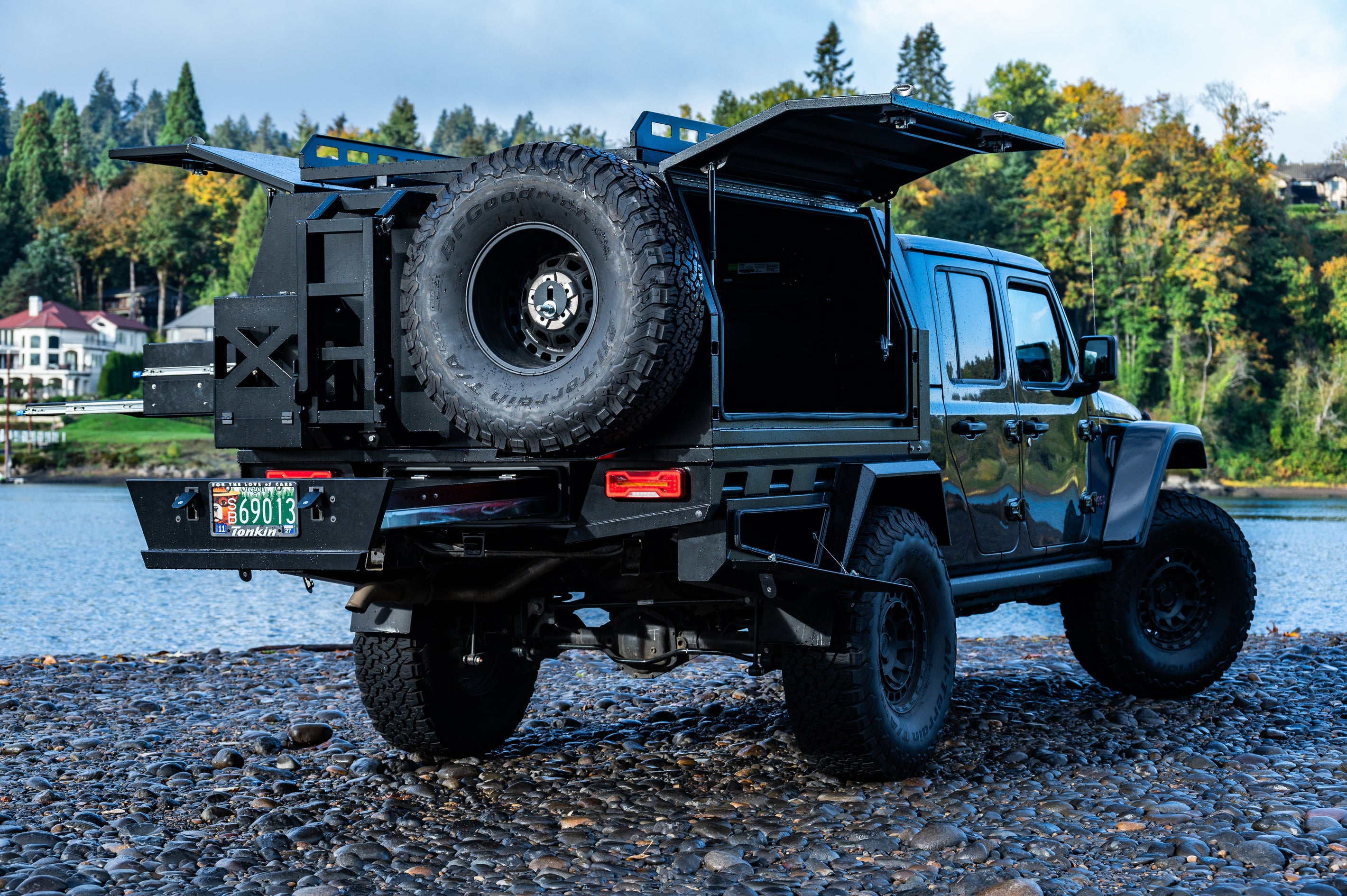 Flatbed Trays & Canopies