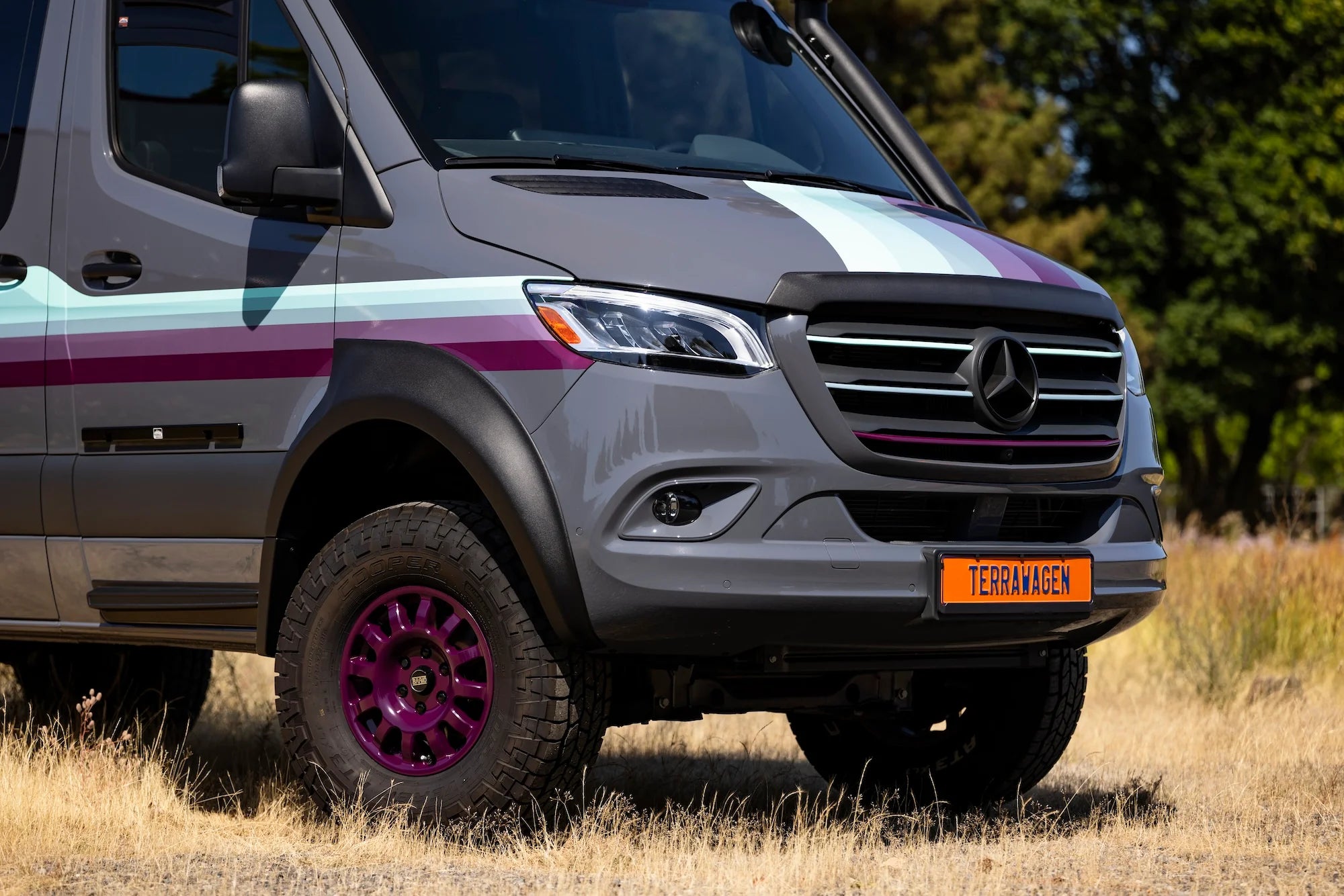 Load video: Aero Hood Spoiler Sprinter 907