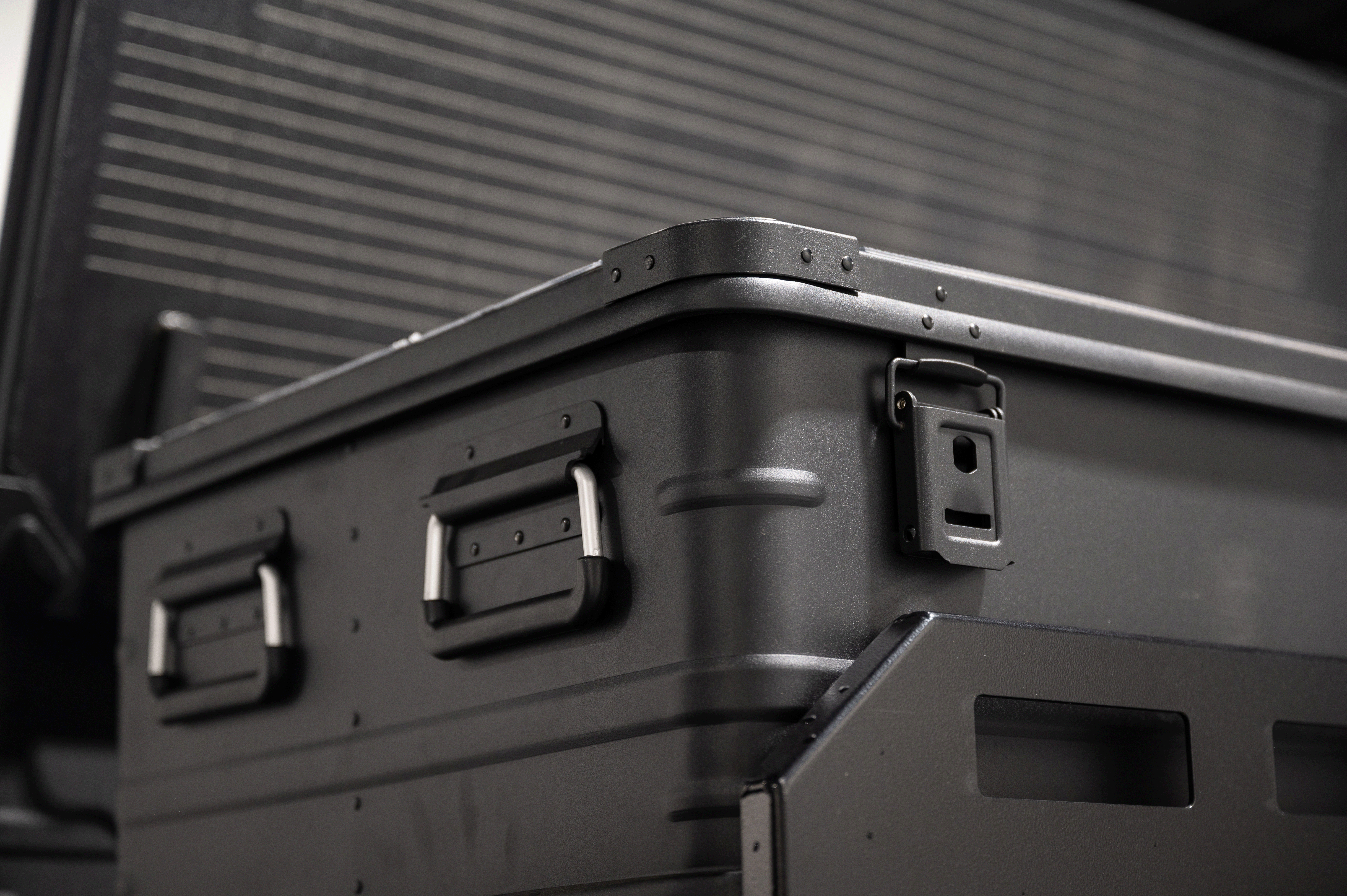 Icarus Solar Roof Box