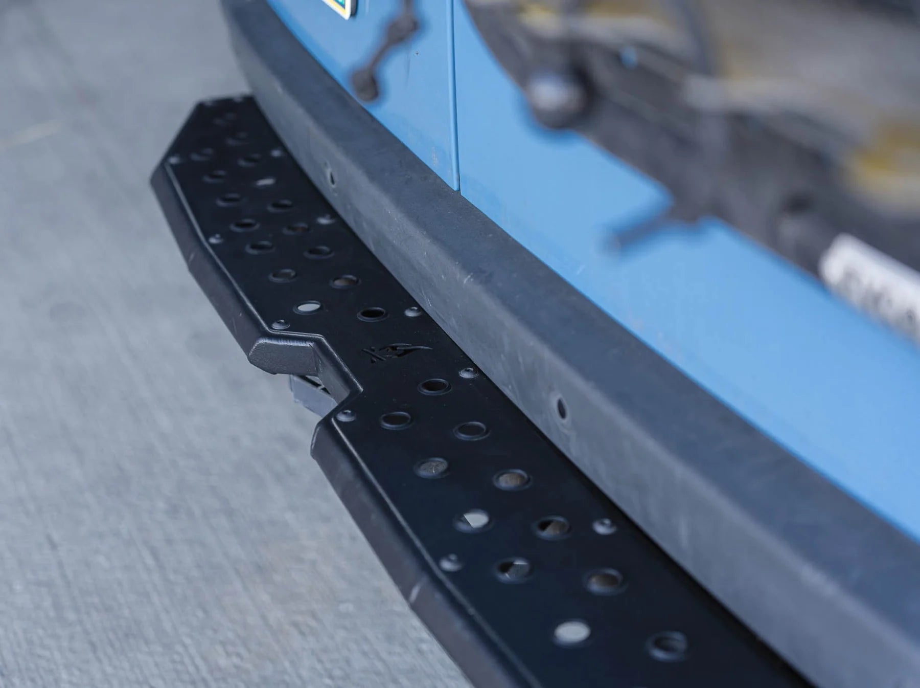Load video: Sprinter Rear Plate Step
