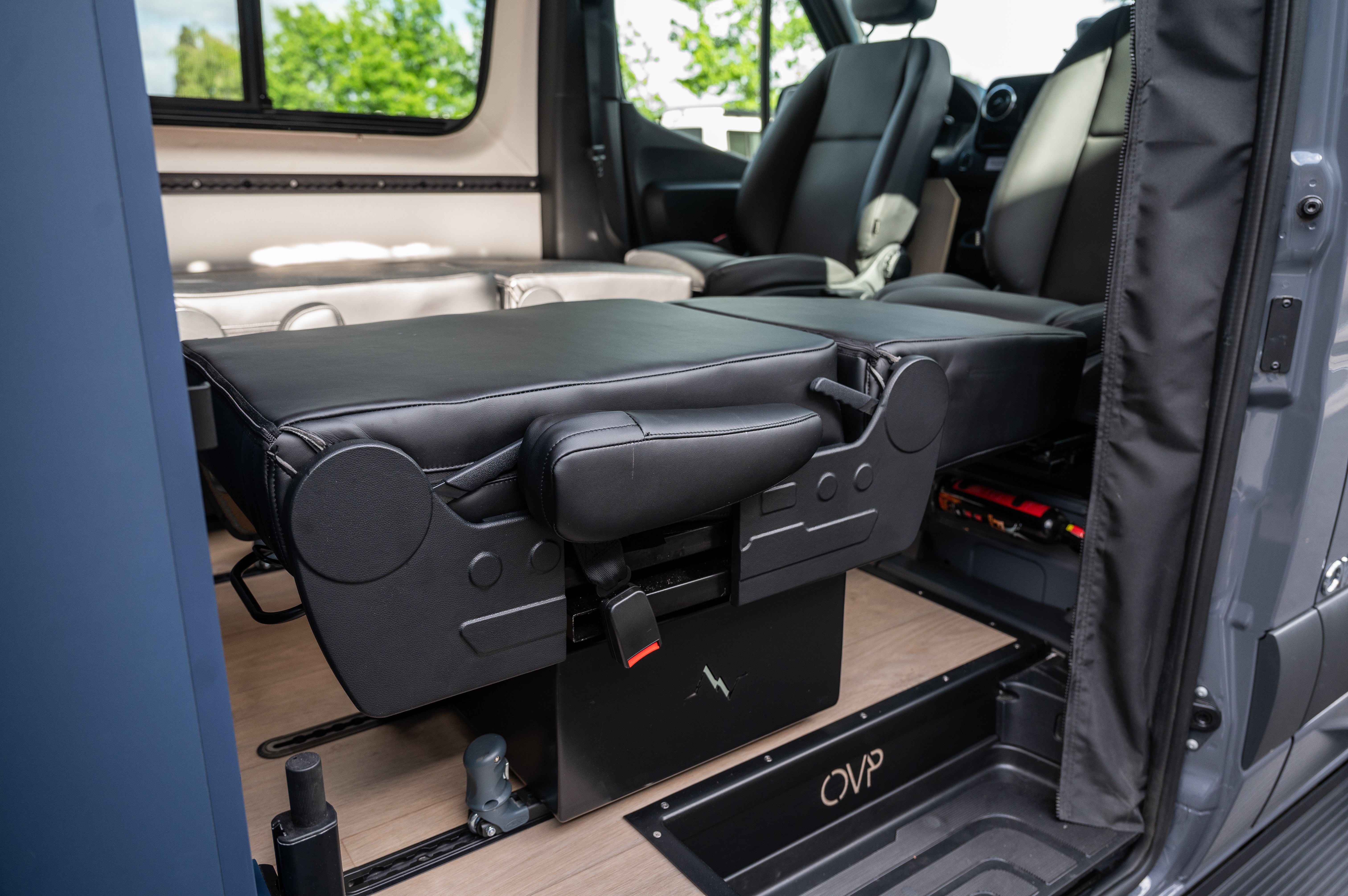 Front Seat Double Seat Bed Dual-Fold Single Bench-To-Bed Seat