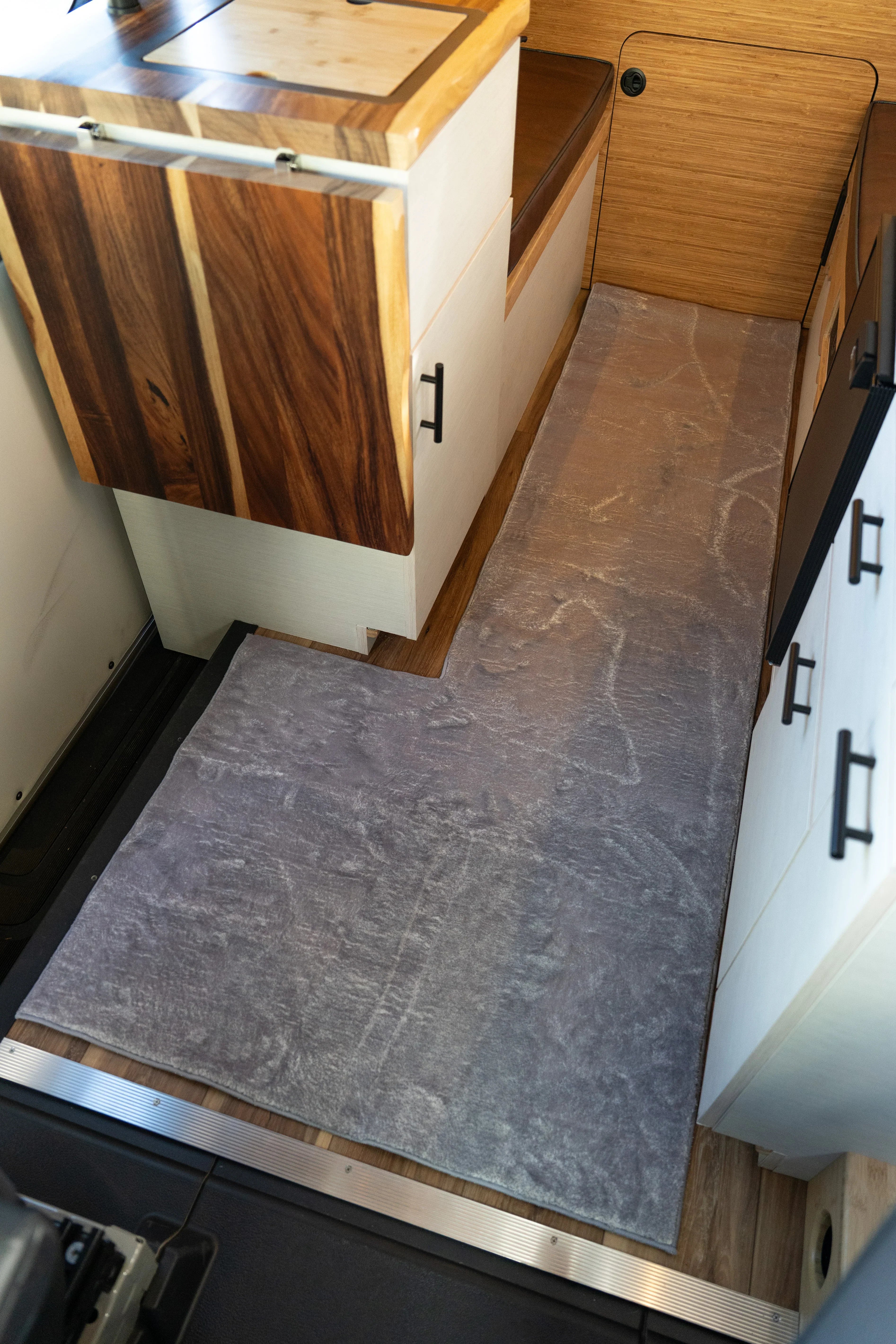 SV L-Shaped Sprinter Van Rug